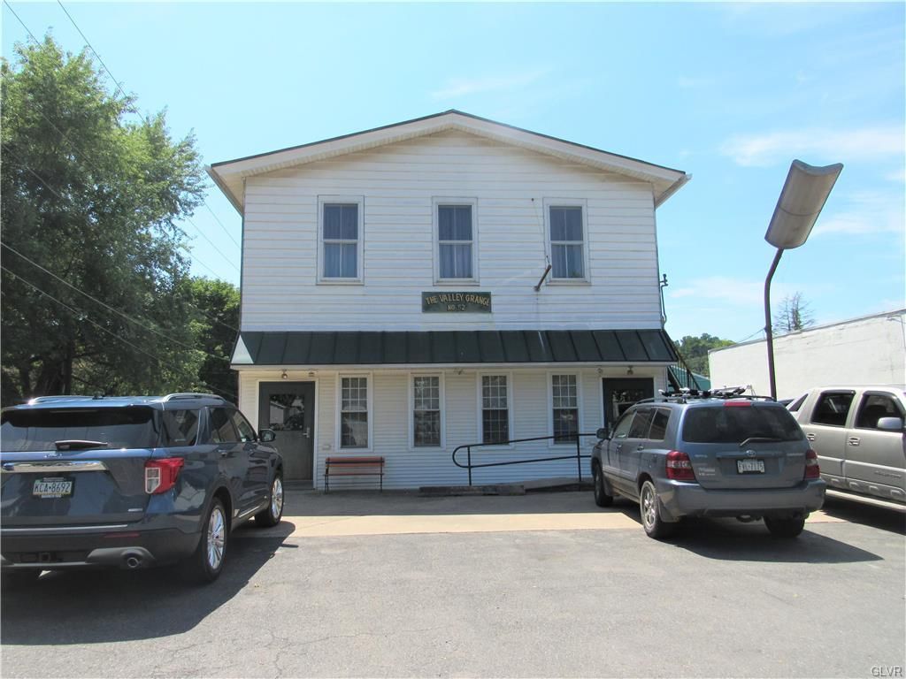 206 W 3rd St, Mount Carmel, PA 17851